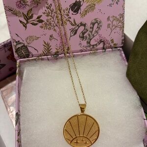 Jane Win Necklace - Strong Pendant